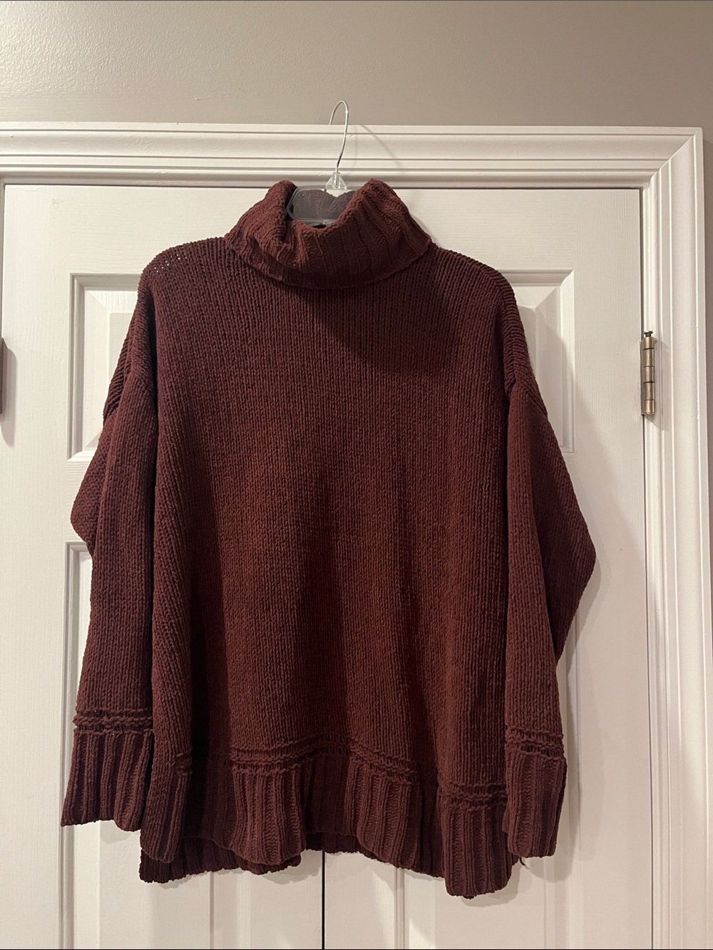 Aerie oversized turtleneck sweater, side slits, brown color, women’s size S